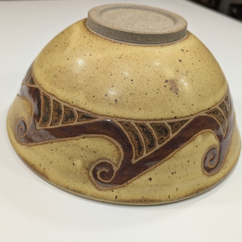 Signed Boho Studio Pottery, Neutral, Large Bowl 9.25' Diameter. ERC 98
